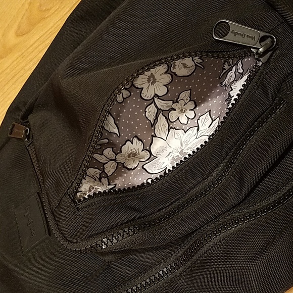 Vera Bradley sling - Picture 4 of 9